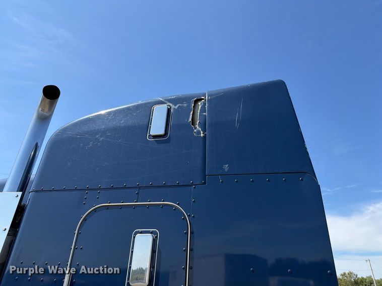image for item YA4889 1997 Peterbilt 377 semi truck