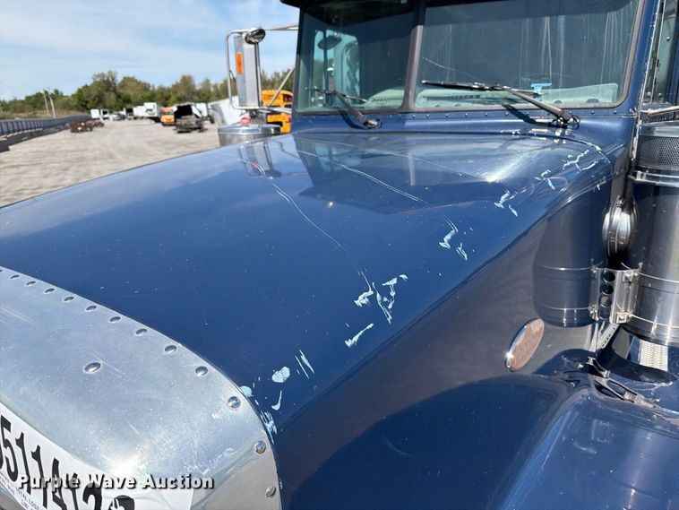image for item YA4889 1997 Peterbilt 377 semi truck