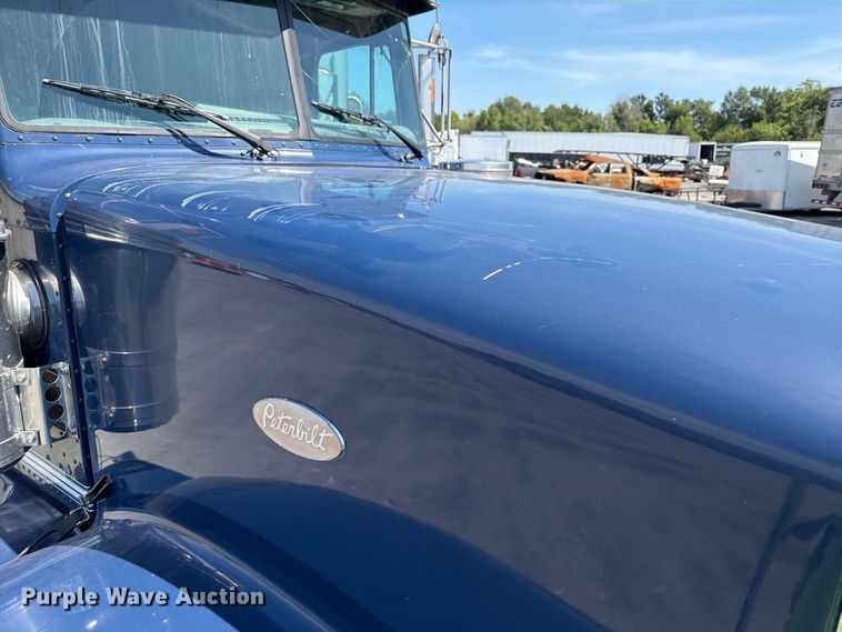 image for item YA4889 1997 Peterbilt 377 semi truck