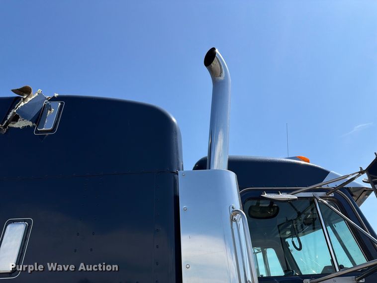 image for item YA4889 1997 Peterbilt 377 semi truck
