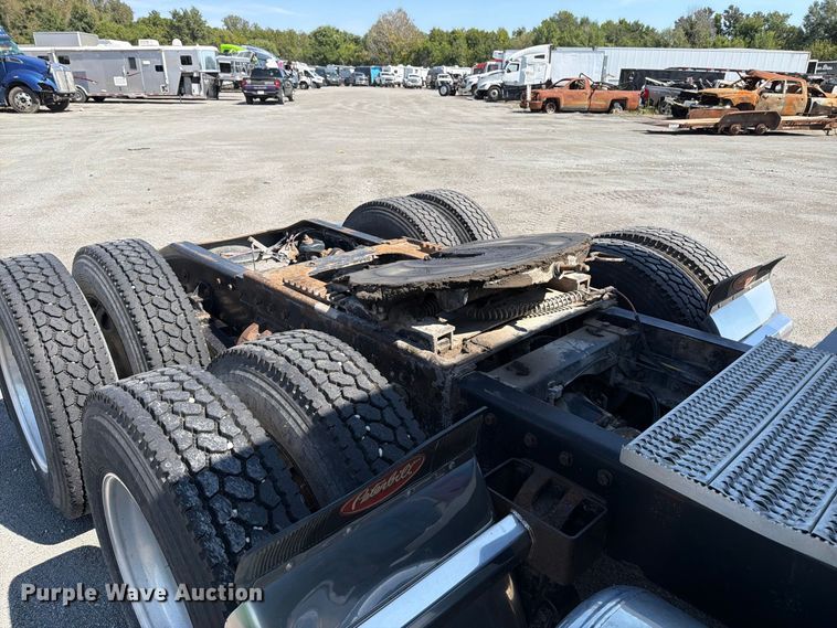 image for item YA4889 1997 Peterbilt 377 semi truck