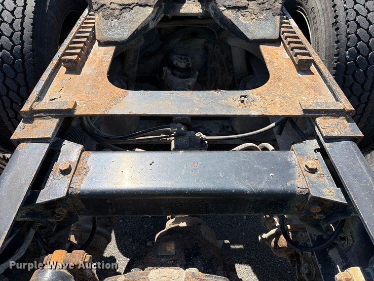 image for item YA4889 1997 Peterbilt 377 semi truck