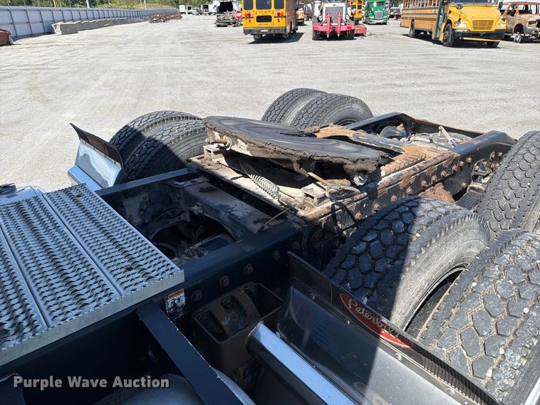 image for item YA4889 1997 Peterbilt 377 semi truck
