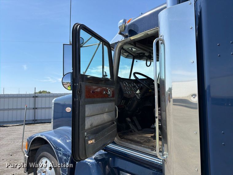 image for item YA4889 1997 Peterbilt 377 semi truck