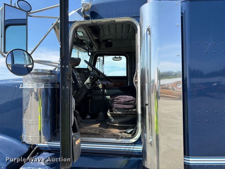 image for item YA4889 1997 Peterbilt 377 semi truck