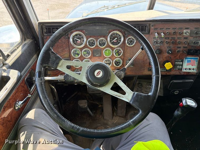 image for item YA4889 1997 Peterbilt 377 semi truck