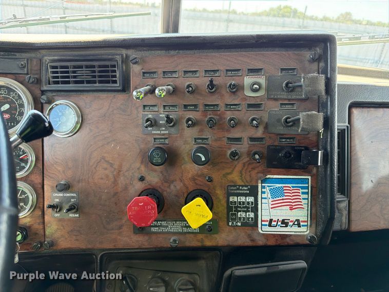 image for item YA4889 1997 Peterbilt 377 semi truck