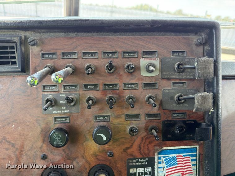 image for item YA4889 1997 Peterbilt 377 semi truck