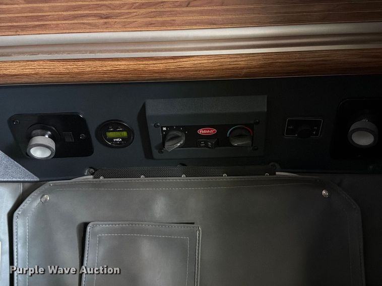 image for item YA4889 1997 Peterbilt 377 semi truck
