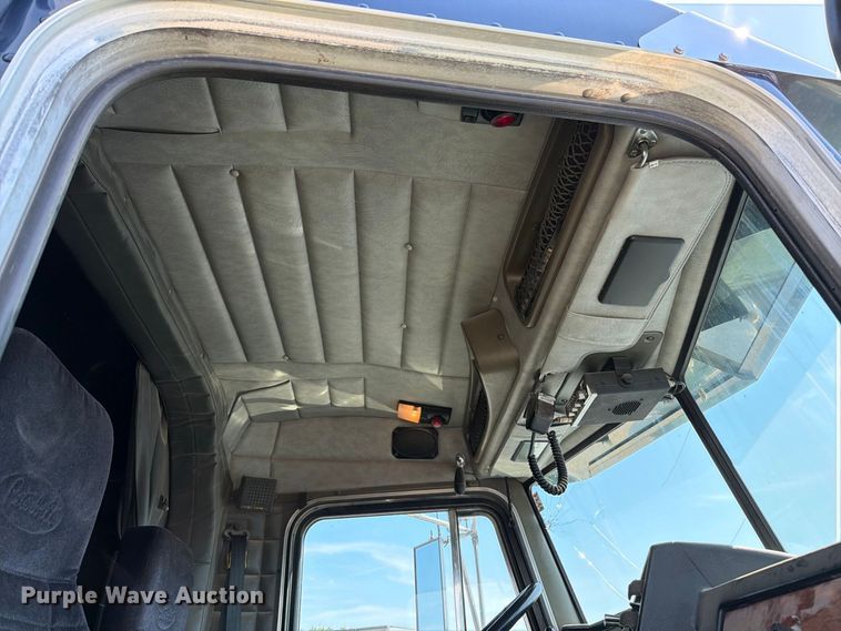 image for item YA4889 1997 Peterbilt 377 semi truck
