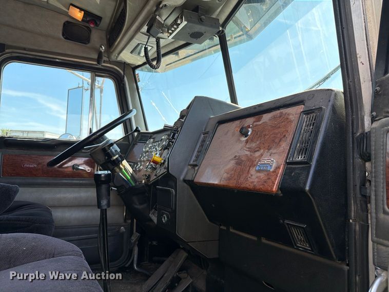 image for item YA4889 1997 Peterbilt 377 semi truck