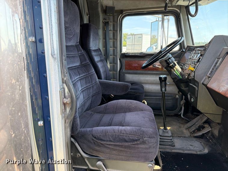 image for item YA4889 1997 Peterbilt 377 semi truck