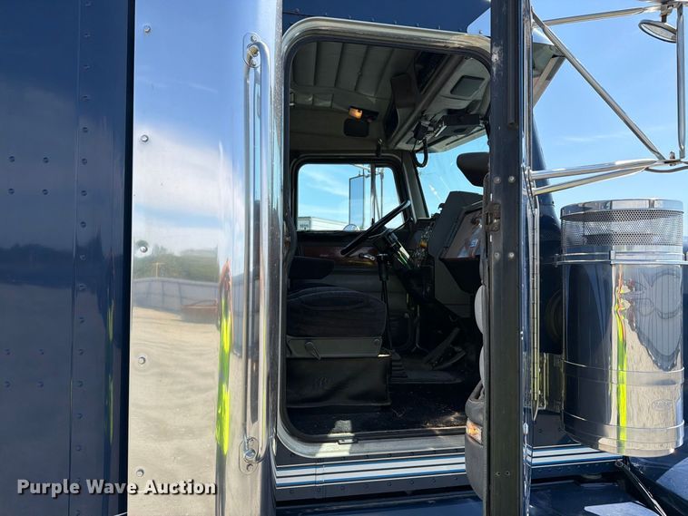 image for item YA4889 1997 Peterbilt 377 semi truck