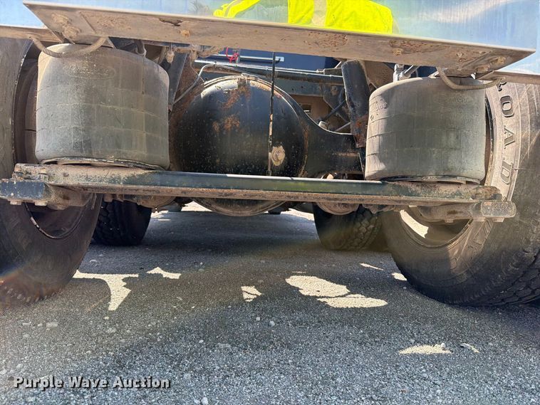 image for item YA4889 1997 Peterbilt 377 semi truck