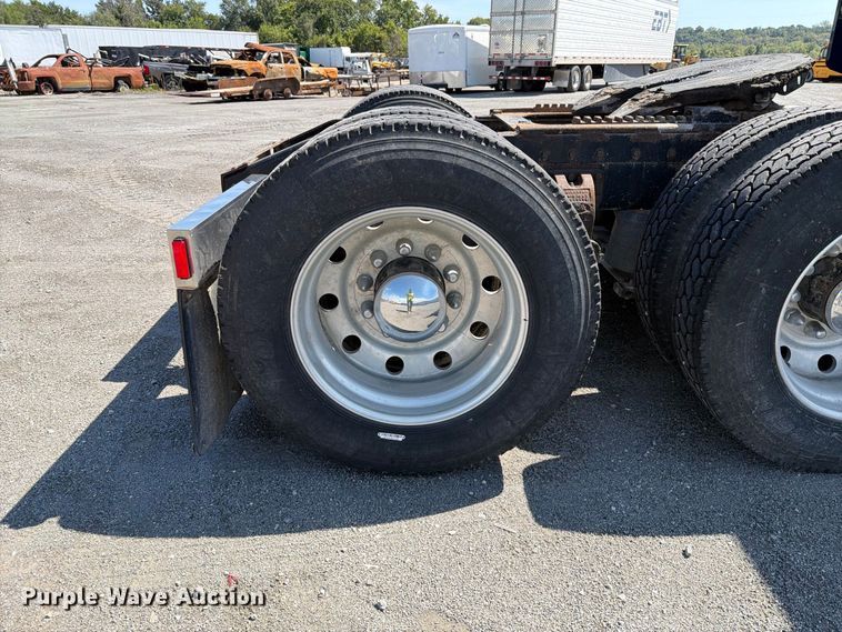 image for item YA4889 1997 Peterbilt 377 semi truck