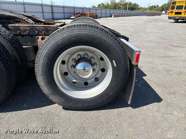 image for item YA4889 1997 Peterbilt 377 semi truck