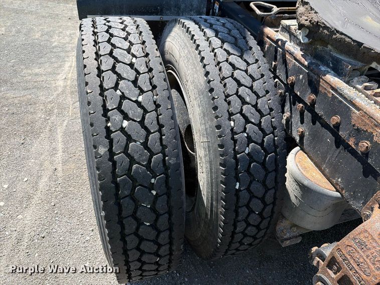 image for item YA4889 1997 Peterbilt 377 semi truck