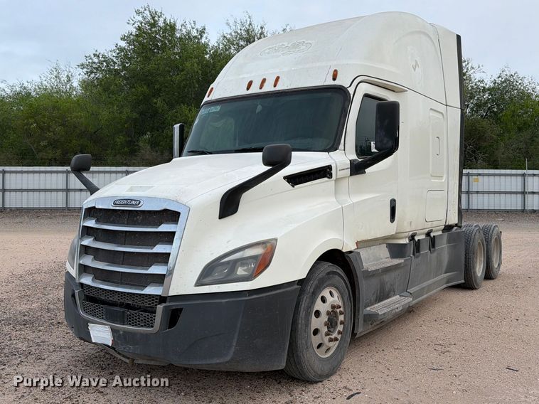 2017 Freightliner Cascadia 126 semi truck