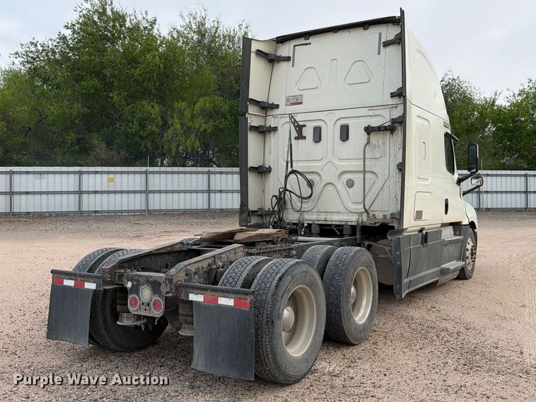 image for item YA6129 2017 Freightliner Cascadia 126 semi truck