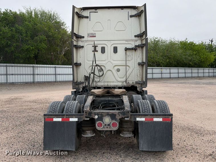 image for item YA6129 2017 Freightliner Cascadia 126 semi truck