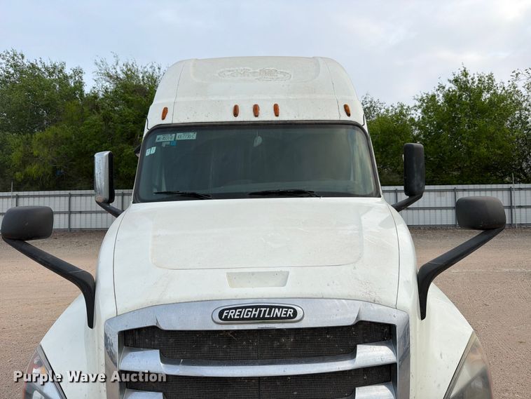 image for item YA6129 2017 Freightliner Cascadia 126 semi truck