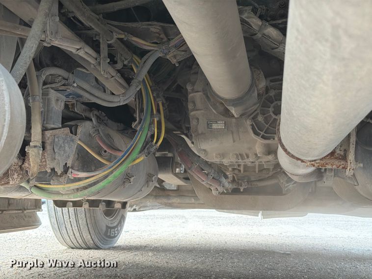 image for item YA6129 2017 Freightliner Cascadia 126 semi truck