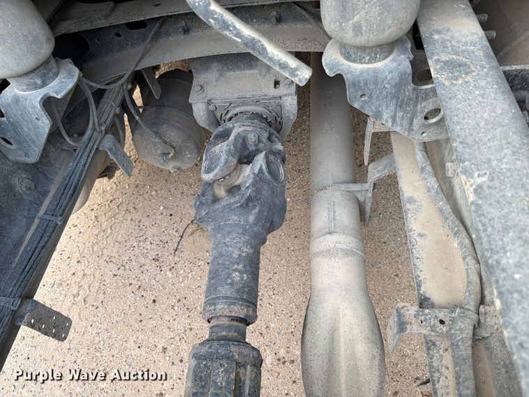 image for item YA6129 2017 Freightliner Cascadia 126 semi truck