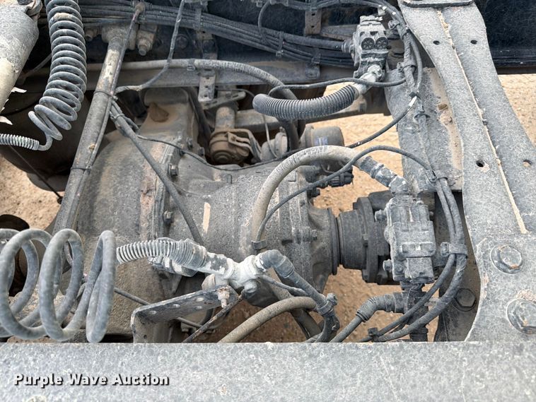 image for item YA6129 2017 Freightliner Cascadia 126 semi truck