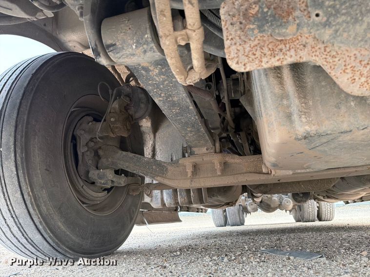 image for item YA6129 2017 Freightliner Cascadia 126 semi truck