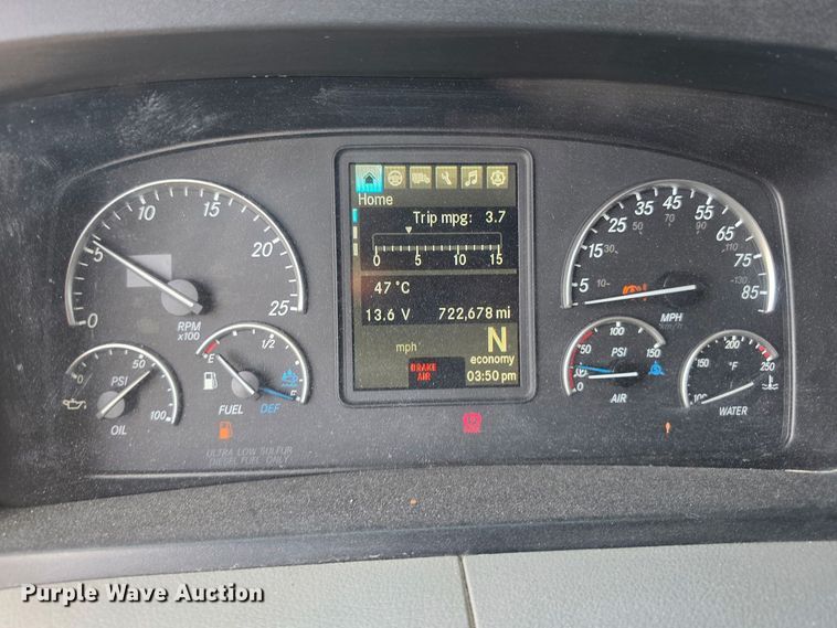 image for item YA6129 2017 Freightliner Cascadia 126 semi truck