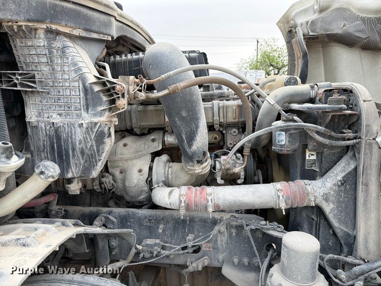 image for item YA6129 2017 Freightliner Cascadia 126 semi truck