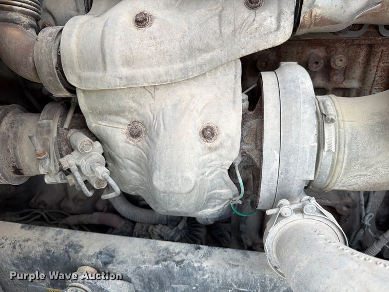 image for item YA6129 2017 Freightliner Cascadia 126 semi truck