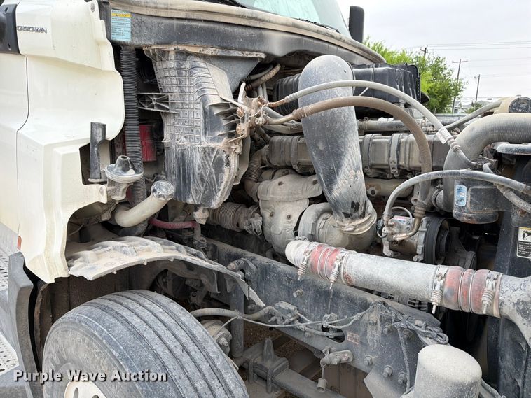 image for item YA6129 2017 Freightliner Cascadia 126 semi truck