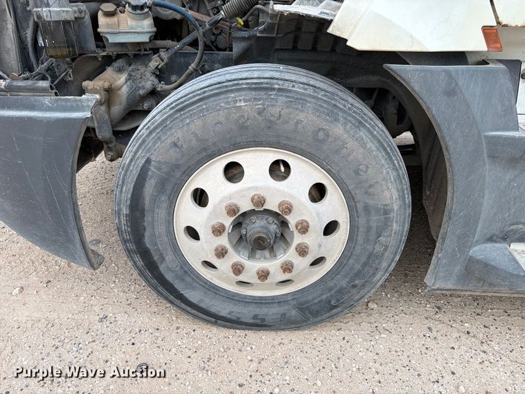 image for item YA6129 2017 Freightliner Cascadia 126 semi truck