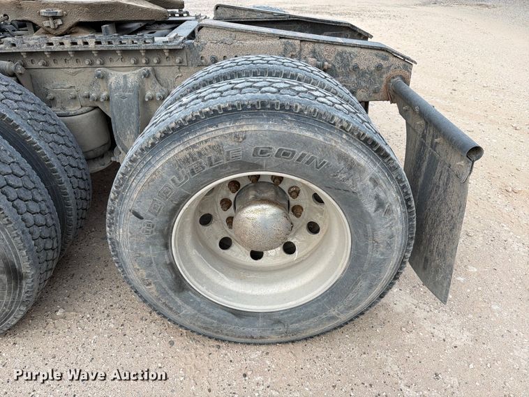 image for item YA6129 2017 Freightliner Cascadia 126 semi truck