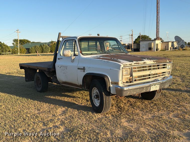 image for item BI9753 1986 Chevrolet K20 flatbed pickup truck