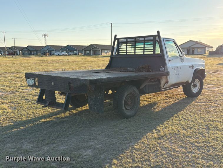 image for item BI9753 1986 Chevrolet K20 flatbed pickup truck