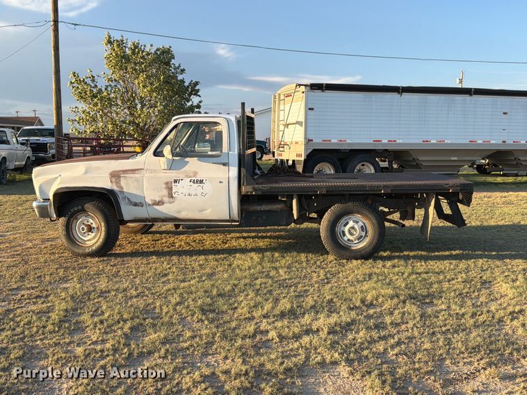 image for item BI9753 1986 Chevrolet K20 flatbed pickup truck
