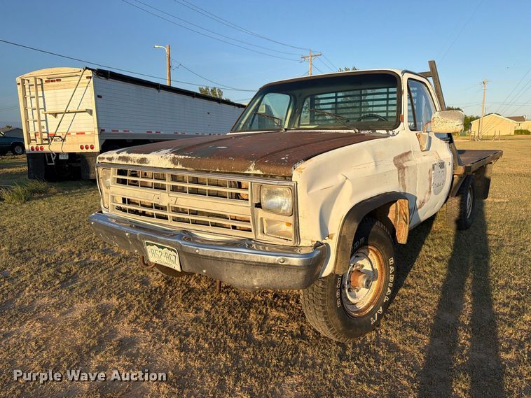 image for item BI9753 1986 Chevrolet K20 flatbed pickup truck