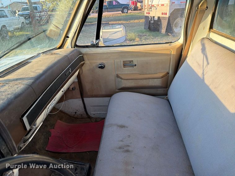 image for item BI9753 1986 Chevrolet K20 flatbed pickup truck
