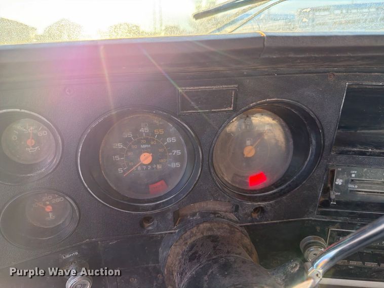 image for item BI9753 1986 Chevrolet K20 flatbed pickup truck