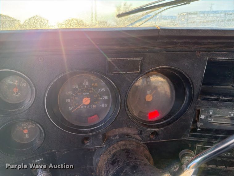 image for item BI9753 1986 Chevrolet K20 flatbed pickup truck