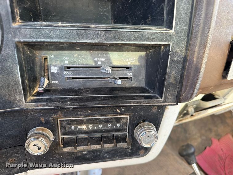 image for item BI9753 1986 Chevrolet K20 flatbed pickup truck