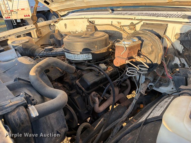image for item BI9753 1986 Chevrolet K20 flatbed pickup truck