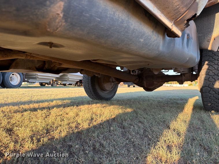 image for item BI9753 1986 Chevrolet K20 flatbed pickup truck