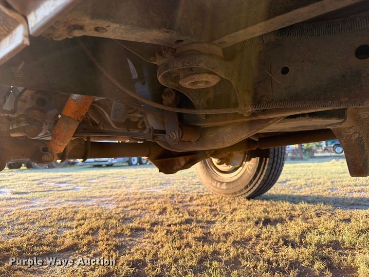image for item BI9753 1986 Chevrolet K20 flatbed pickup truck