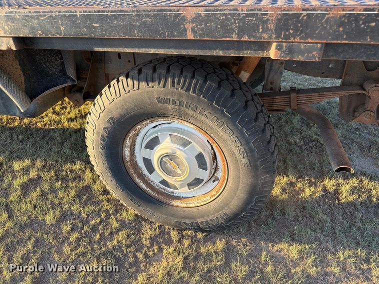 image for item BI9753 1986 Chevrolet K20 flatbed pickup truck