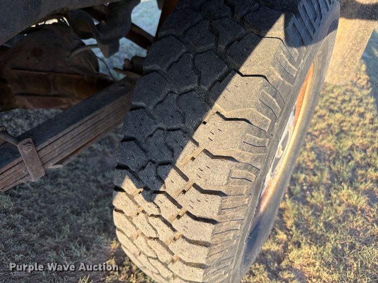 image for item BI9753 1986 Chevrolet K20 flatbed pickup truck