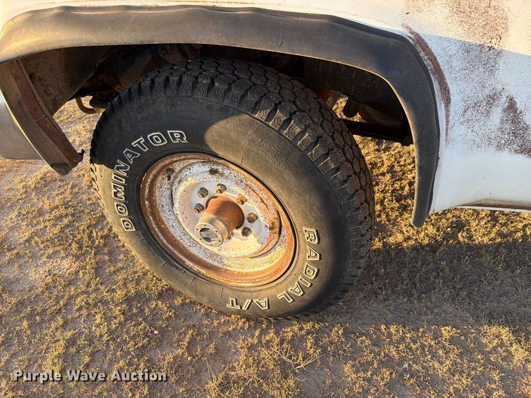 image for item BI9753 1986 Chevrolet K20 flatbed pickup truck