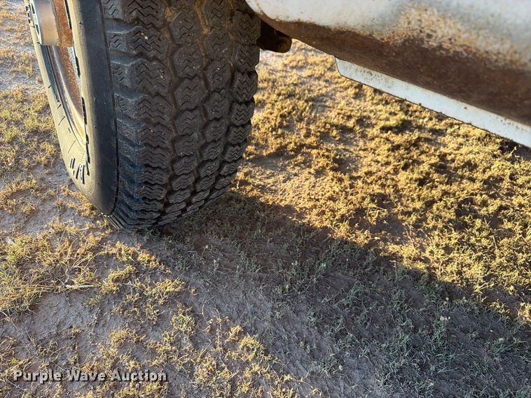 image for item BI9753 1986 Chevrolet K20 flatbed pickup truck
